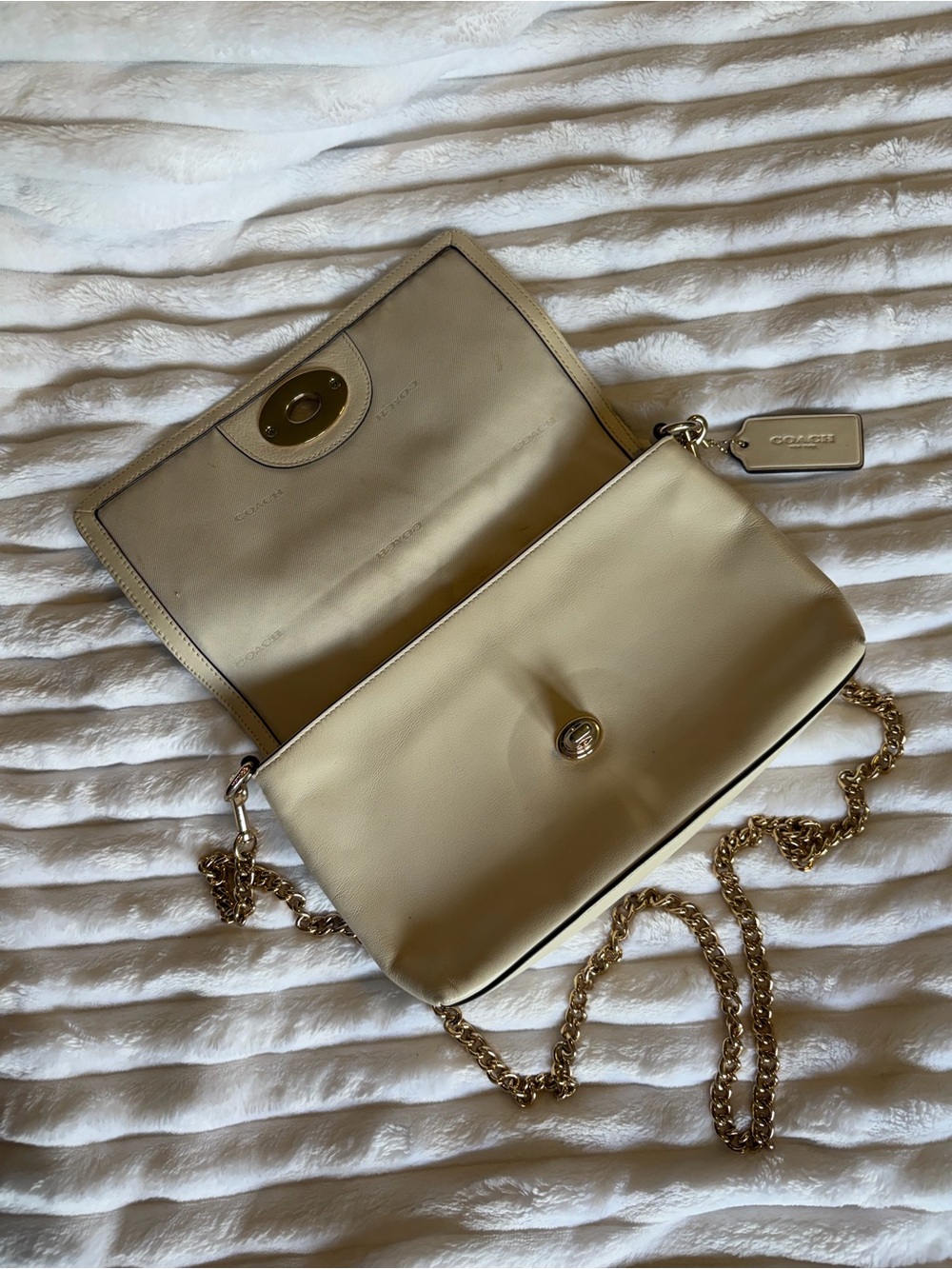 Coach Cream Leather Crossbody with Gold Chain - Picture 3 of 5